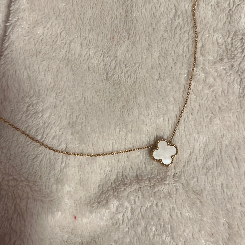 Copy-Van cleef gold alhambra white and black necklace never worn